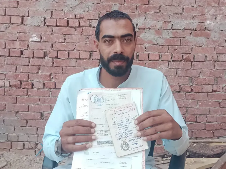 ”عايز أثبت إني موجود” مأساة شاب بالبحيرة عاش 32 سنة بلا شهادة ميلاد أو بطاقة