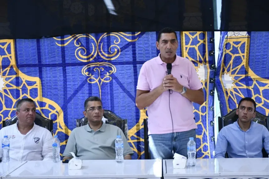 وزير الرياضة ومحافظ البحر الأحمر يلتقيان شيوخ القبائل وأهالي حلايب لبحث مطالبهم