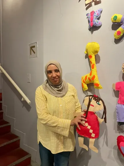 من التصوير إلى المشغولات اليدوية.. «مي» تكشف عن مواهبها المتعددة بملتقى «أولادنا»