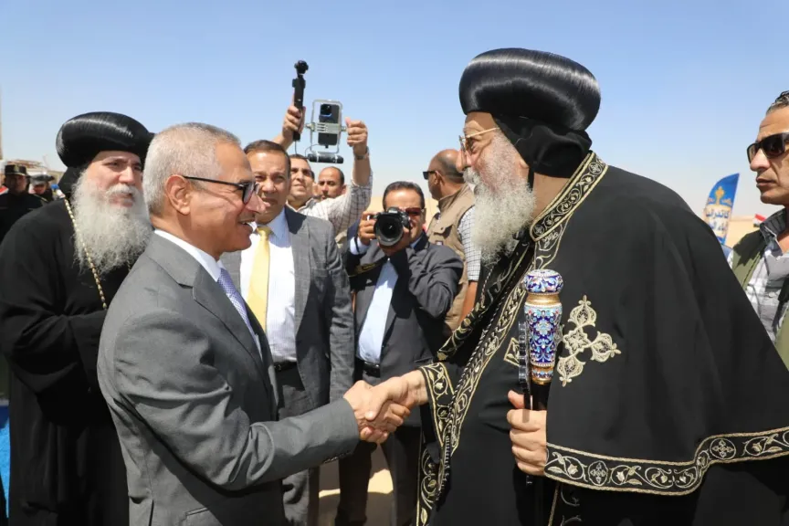 محافظ بني سويف يستقبل البابا تواضروس الثاني في مستهل زيارته لإيبارشية ببا والفشن وسمسطا