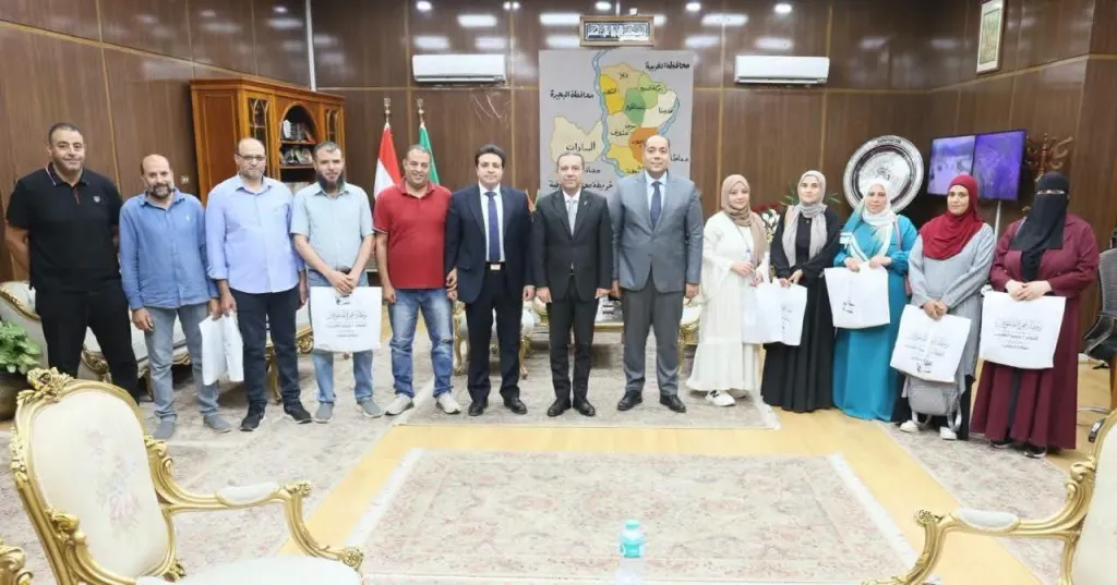 محافظ المنوفية يودع أولياء أمور أوائل الإعدادية الفائزين بـ10 رحلات عمرة مجانية