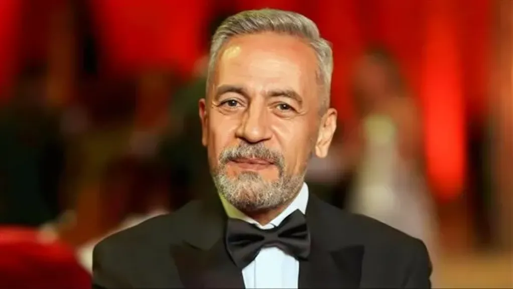 عن طريق أشرف زكي.. كيف علم صبري فواز حقيقة إزالة صورته من أفيش فيلم ”القصص”