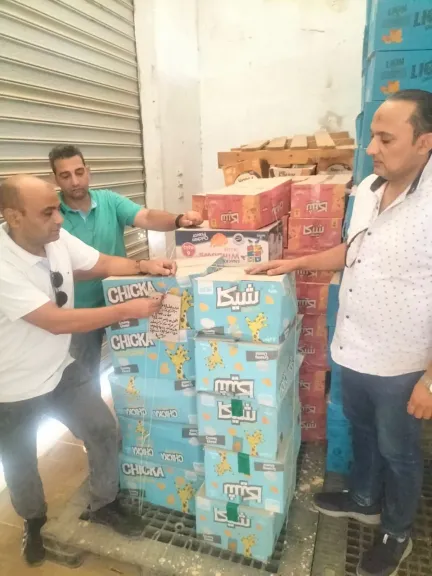 حملة مكبرة على أماكن تداول الأغذية والمشروبات بطور سيناء.. وضبط وإعدام نحو 2.5 طن من الأغذية والمشروبات