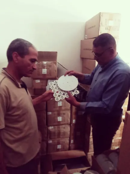 التحفظ على 100 كرتونة من بوردات لمبات LED داخل مخزن غير مرخص ببني سويف