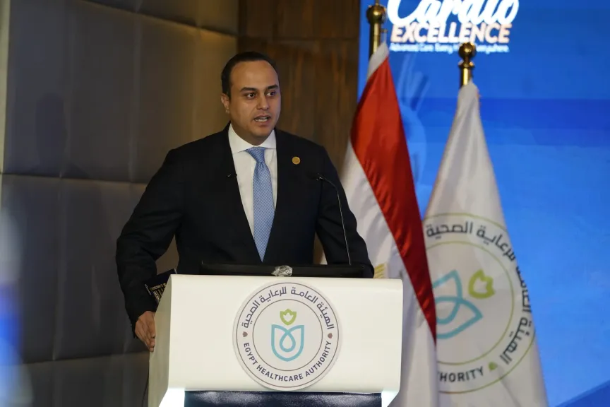 أحمد السبكي: علاج طفلة بـ7 ملايين جنيه دون أعباء على أسرتها.. وإيفاد 21 طبيبًا للتدريب بالخارج