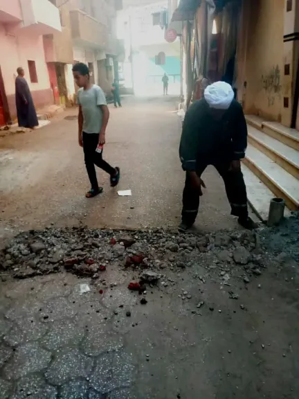 مدينة الأقصر تحبط محاولة بناء مخالف وتزيل مطبات عشوائية