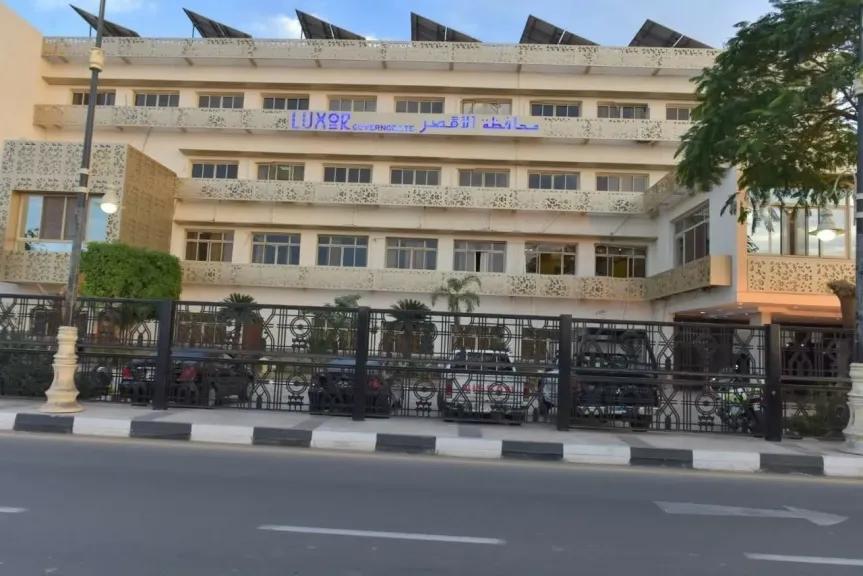 حفاظًا على المظهر الجمالي بالأقصر.. كتاباً دورياً للمحال العامة بوضع حاويات جمع مخلفات