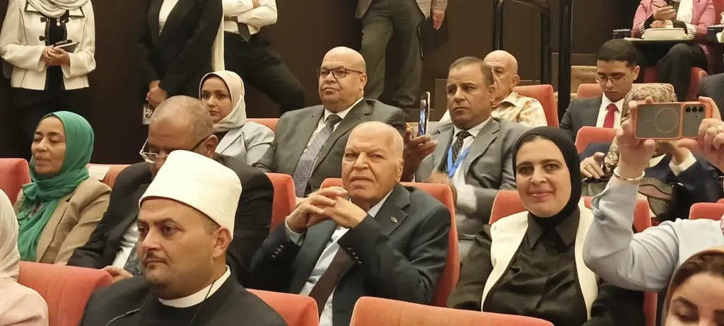 نقيب المعلمين: المدرسة نموذج مصغر للمجتمع.. و«المعلم» حجر الزاوية في بناء الهوية
