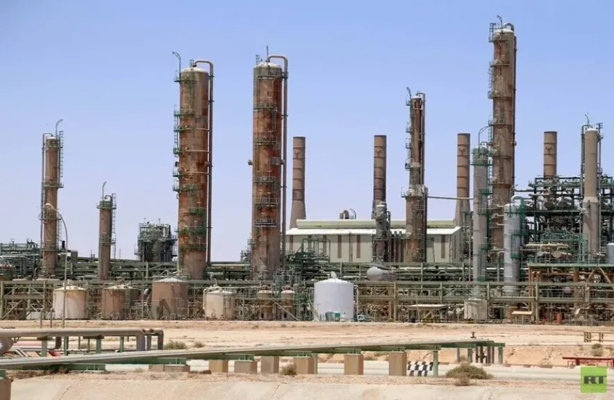 إغلاق خط الشرارة الليبي النفطي وتراجع الإنتاج بأكثر من 200 ألف برميل يوميا