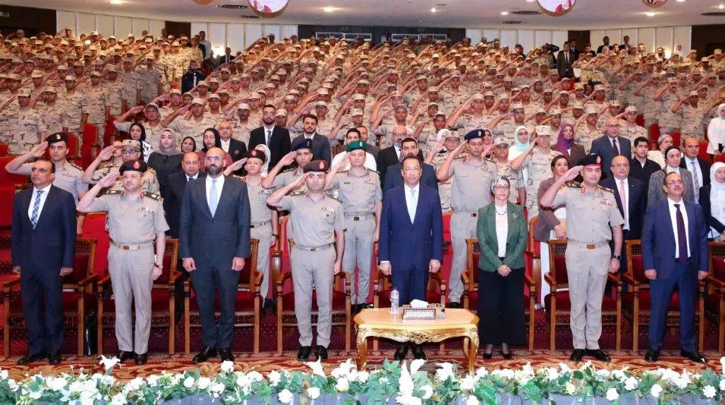 القوات المسلحة بالتعاون مع وزارة الاتصالات وتكنولوجيا المعلومات تنظمان مراسم حفل تخرج دورة برنامج التدريب الاحترافي لعدد من المجندين من معهد تكنولوجيا المعلومات