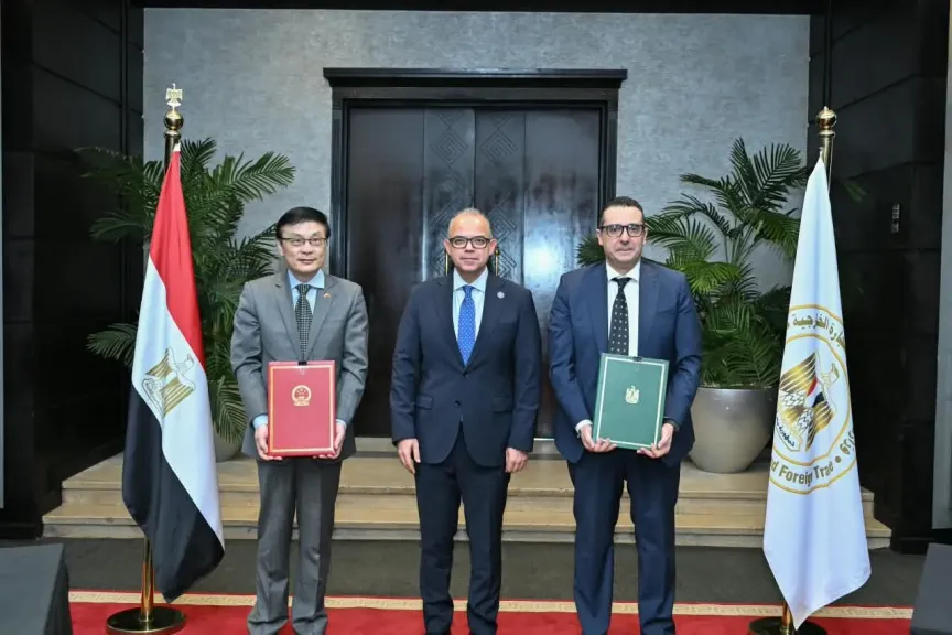 وزير الاستثمار  يشهد توقيع محضر دراسة جدوى تطوير مركز القاهرة الدولي للمؤتمرات بالتعاون مع الصين