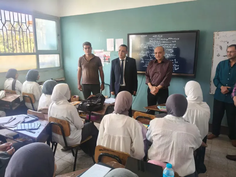 «مصلحة الطلاب خط أحمر».. جولة مفاجئة لمدير الحوكمة بمدارس قها