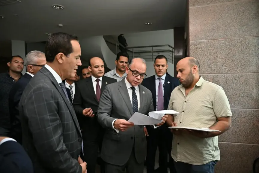 وزير الاستثمار والتجارة الخارجية يتفقد مركز خدمات المستثمرين بجمصة