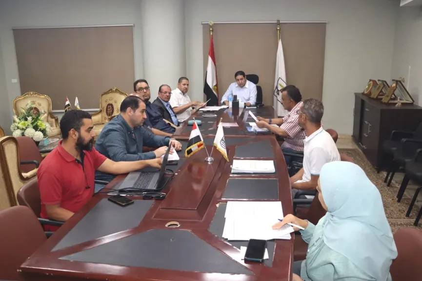نائب محافظ بني سويف يعقد اجتماعاً لمتابعة سير ومنظومة العمل في ملف تقنين أراضي أملاك الدولة