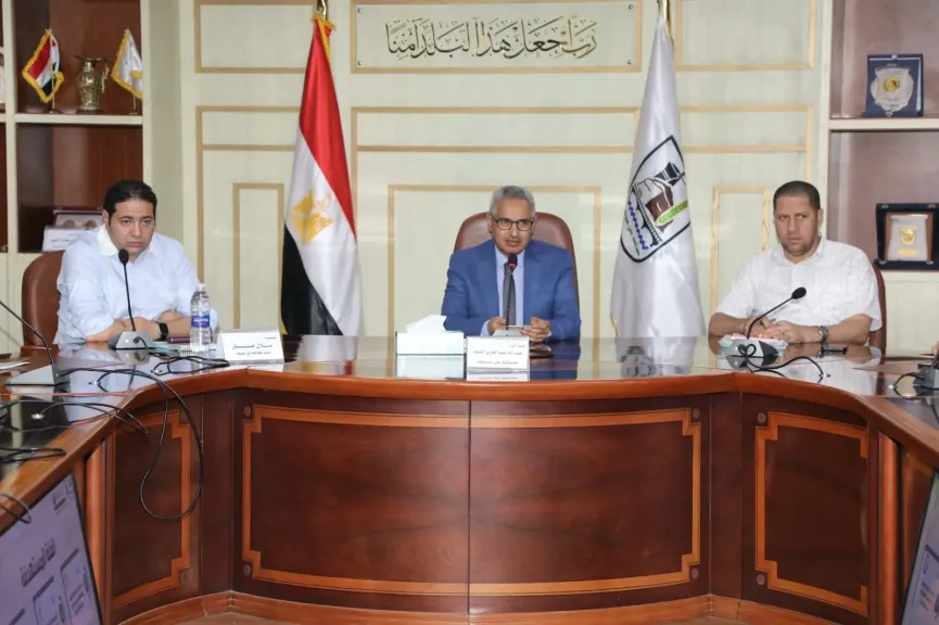 محافظ بني سويف يبحث الاستعدادات لانطلاق فعاليات مهرجان النباتات الطبية والعطرية