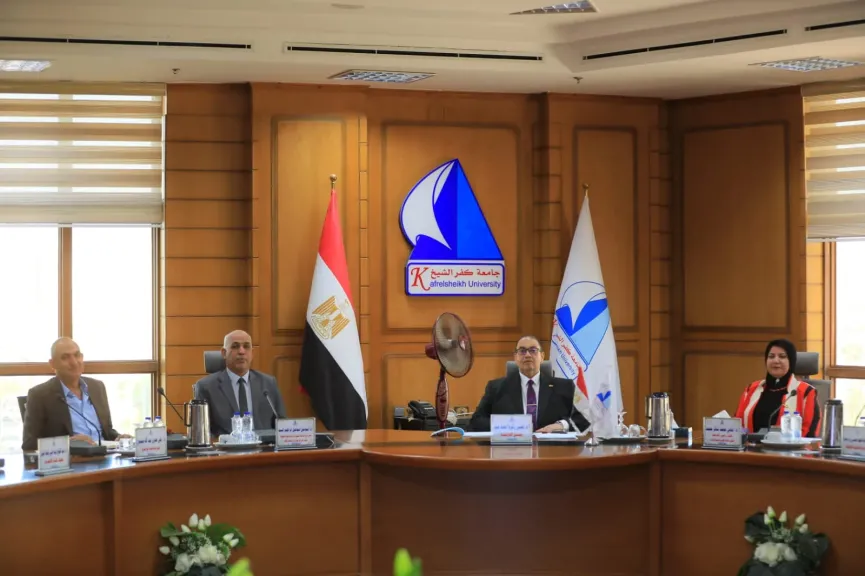 تطوير البنية التحتية للجامعة ركيزة أساسية لجودة التعليم والبحث العلمي.. رسالة رئيس جامعة كفر الشيخ خلال ترأس اجتماع مجلس المختبرات والمنشآت