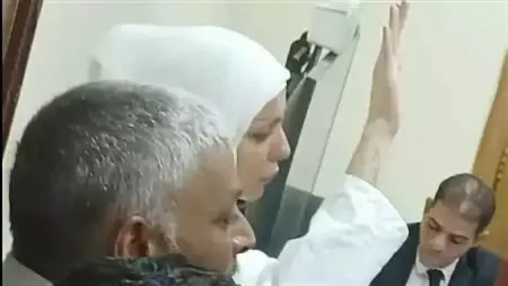بعد حكم الـ15 عامًا.. النقض تخفف عقوبة مضيفة الطيران التونسية المتهمة بقتل ابنتها إلى 7 سنوات