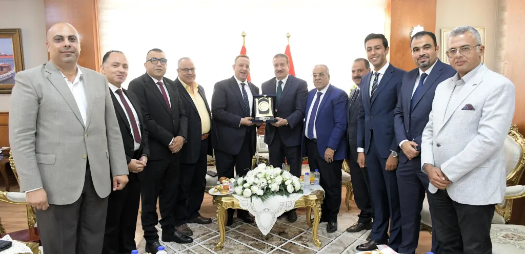 محافظ بورسعيد يبحث مع النقيب العام للمهندسين تعزيز التعاون ودعم خطط التنمية بالمحافظة
