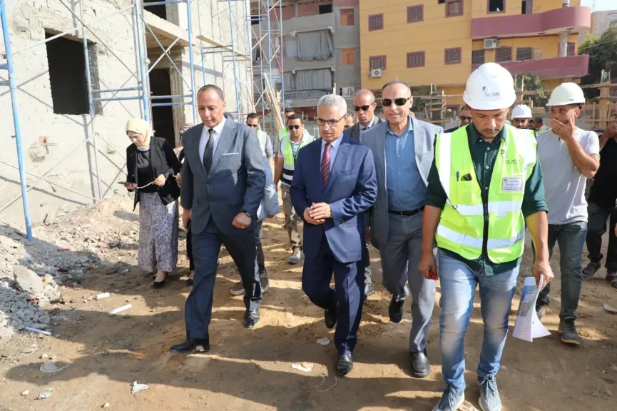 التقى المواطنين وفاجأ المخابز.. تفاصيل زيارة محافظ بني سويف لمركزي سمسطا وببا