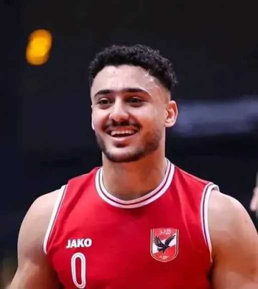 مش علشان بيلعب في الأهلي هسكت.. لاعب القناة يفجر مفاجأة حول أزمته مع «زهران»