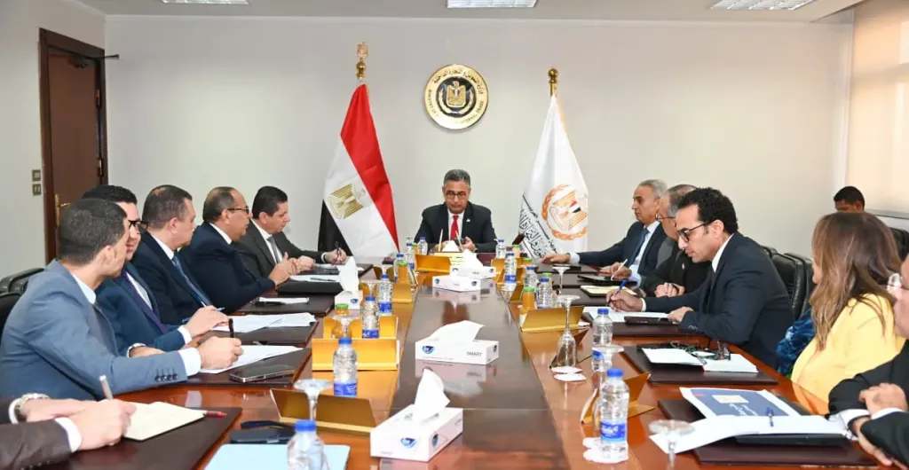 وزير التموين يترأس غرفة عمليات متابعة تنفيذ مبادرة خفض أسعار السلع ويوجه بتكثيف ضخ السلع والتوسع في المنافذ المشاركة