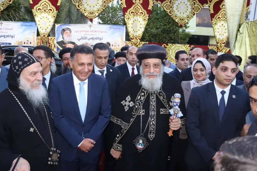 استقبال حافل للبابا تواضروس في العبور.. محافظ القليوبية يرحب بقداسته ويهنئ الأقباط بعيد النيروز