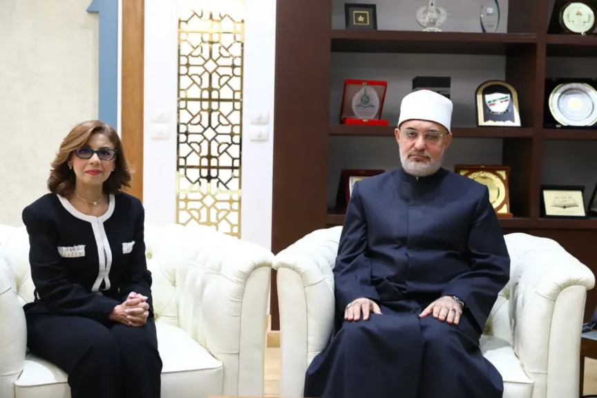 قبيل تولِّي مهامَّها سفيرةً لمصر لدى سنغافورة.. مفتي الجمهورية يلتقي السفيرة أميرة فهمي لبحث آفاق التعاون وتعزيز التواصل العلمي والفكري