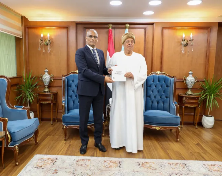 وفقًا للقانون 168 لسنة 2025.. محافظ كفرالشيخ يسلم 31 عقد تقنين للمستفيدين من أراضي الدولة