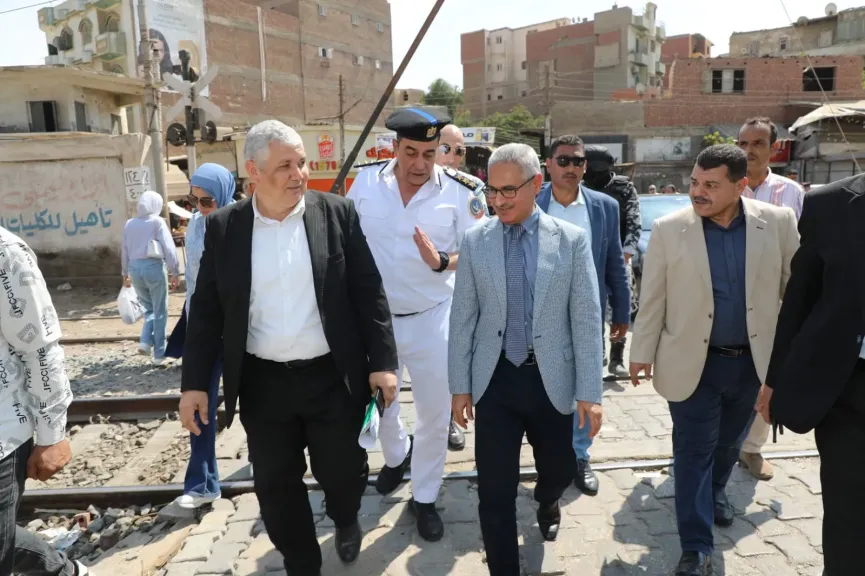 محافظ بني سويف يتفقد المزلقانات لمتابعة أعمال التطوير ودراسة الحلول المرورية ورفع معدلات الأمان