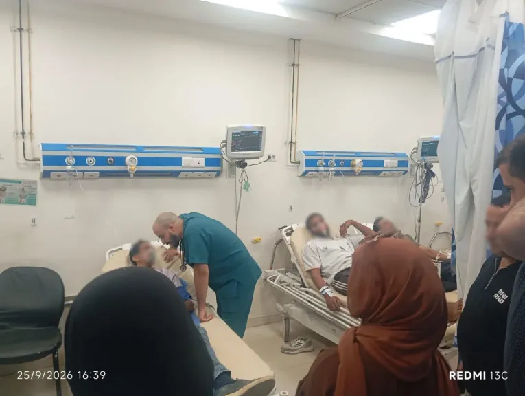 محافظ الإسماعيلية يزور مصابي حريق ”مصنع القماش” وخروج 14 حالة من العناية