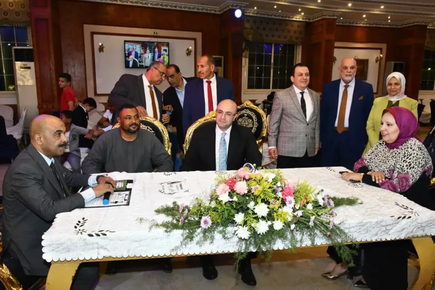 محافظ الفيوم يشهد عقد قران وحفل زفاف إحدى الفتيات اليتيمات من الأولى بالرعاية