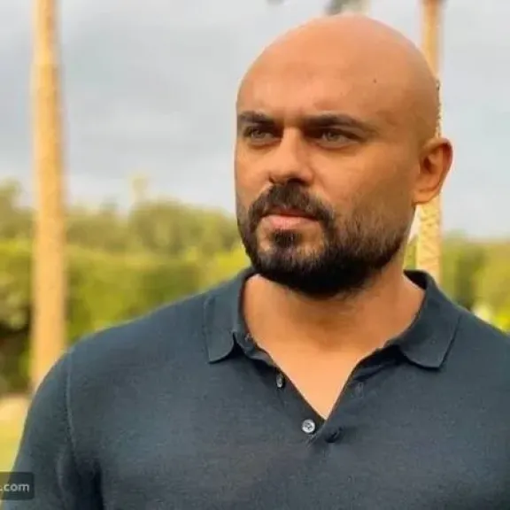 أحمد صلاح حسني 