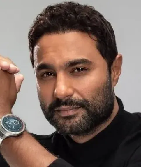 كريم فهمي: «عادل إمام لو نزل يمثل هيبقى الأعلى أجرًا»
