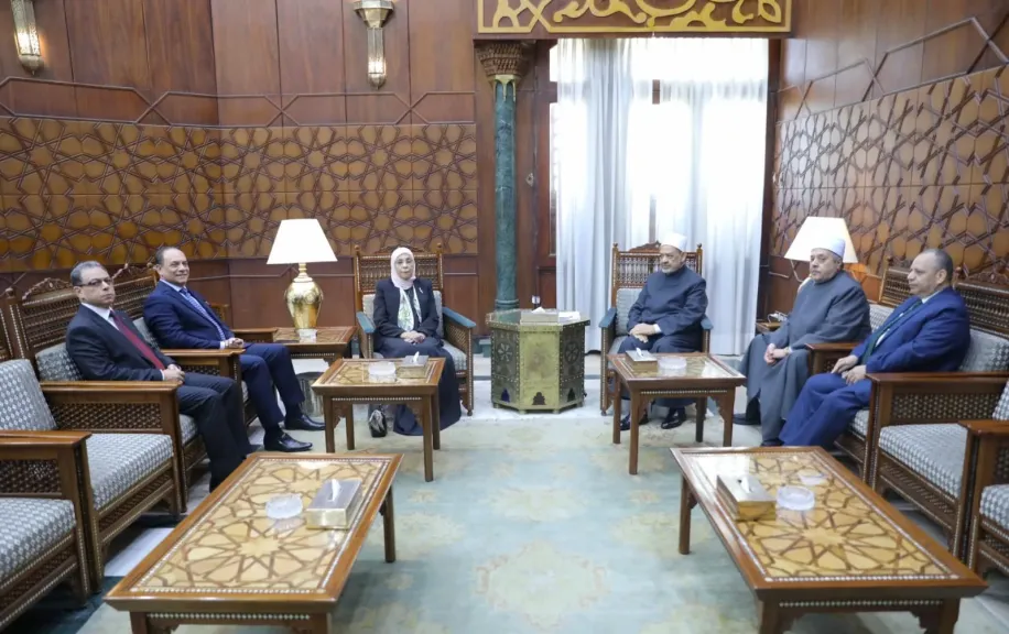 شيخ الأزهر يستقبل رئيسة هيئة النيابة الإدارية بمشيخة الأزهر لبحث تعزيز التعاون المشترك