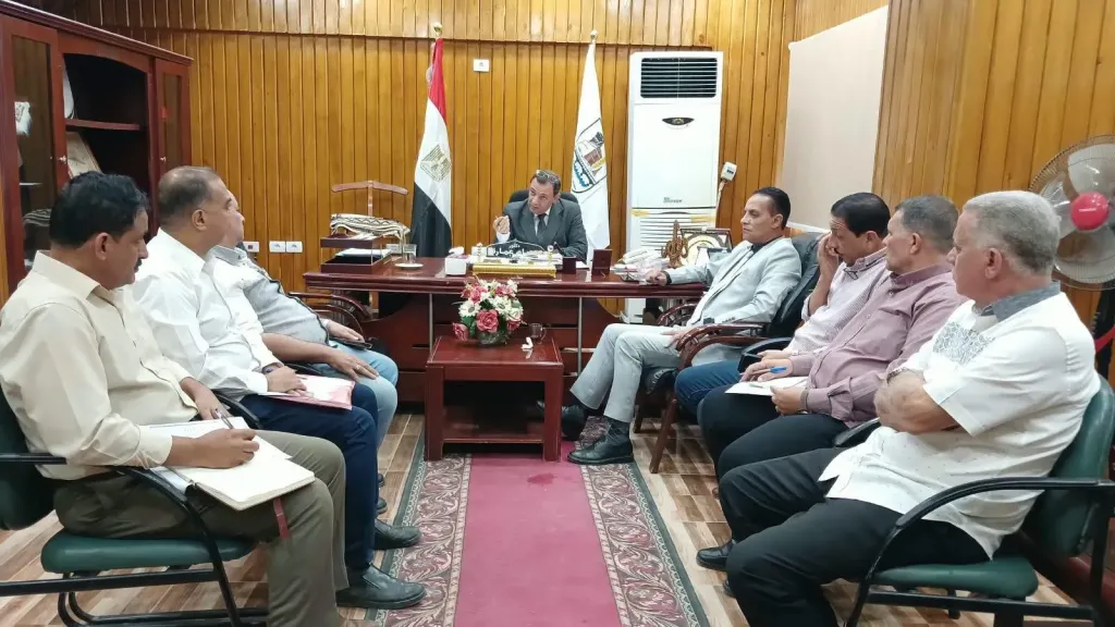 مدير تعليم بني سويف يعقد اجتماعًا مع مديري الإدارات التعليمية لمتابعة انتظام العملية التعليمية