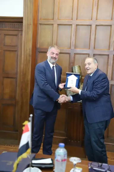 تجار الإسكندرية يكرمون  قنصل روسيا: 10 مليارات دولار تبادل تجاري ومن الضبعة لـ”الروسية” بقناة السويس