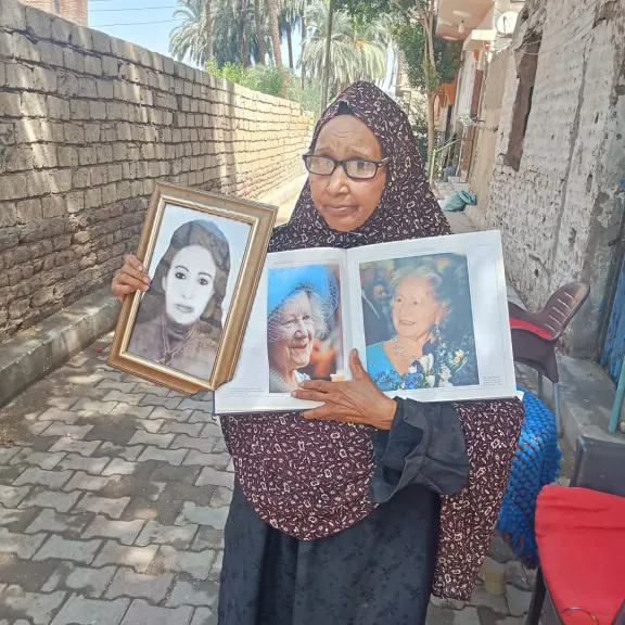 حُرمت من التعليم فصنعت طريقها إلى المعرفة.. حكاية «الست فاطمة» قارئة الأقصر