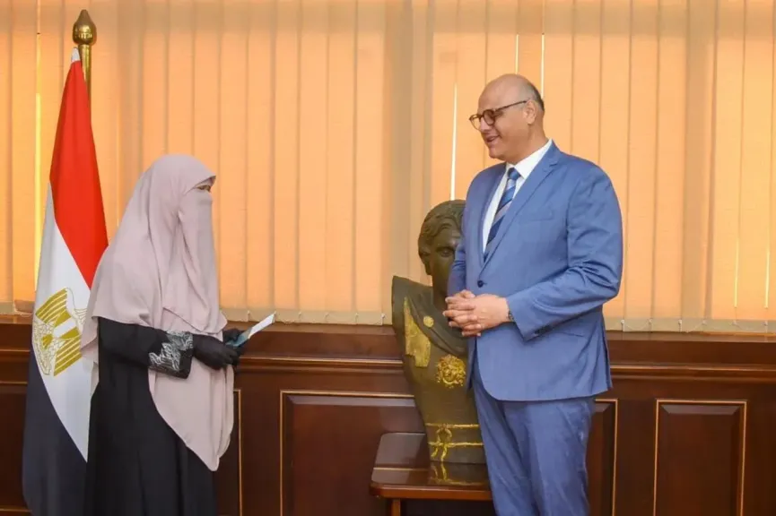 فرحة العمر في الإسكندرية.. المحافظ يهدي أسر الشهداء وبطل البيطاش 6 رحلات عمرة مجانية من تحيا مصر