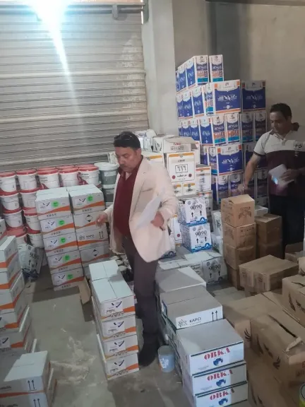 ضبط 180 عبوة بويات مجهولة المصدر وتحرير 8 محاضر في حملة بتموين بني سويف