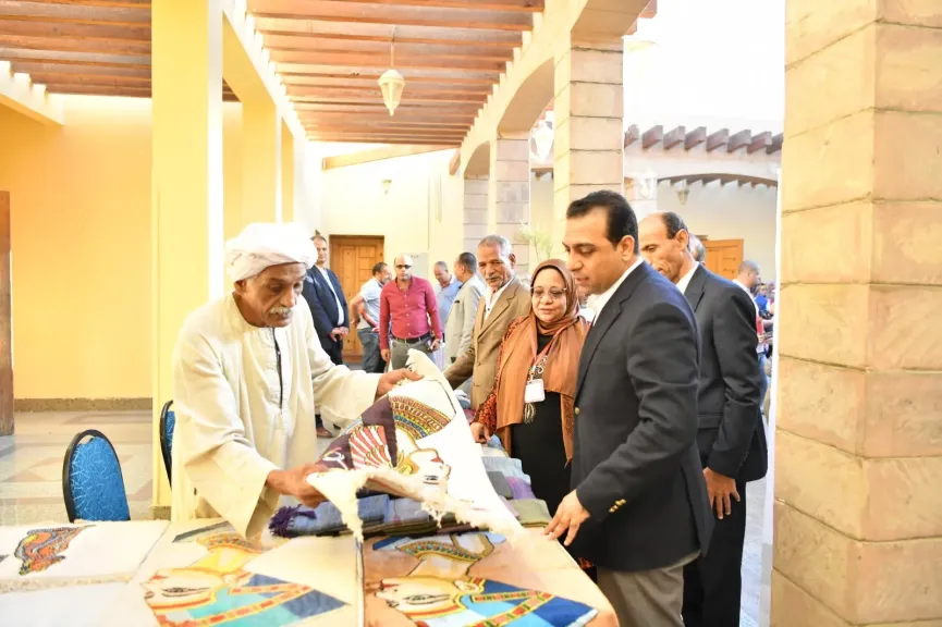 محافظة قنا تحتفل باليوم العالمي للسياحة تحت شعار ”الأجندة الرقمية والذكاء الاصطناعي لإعادة تصميم السياحة”