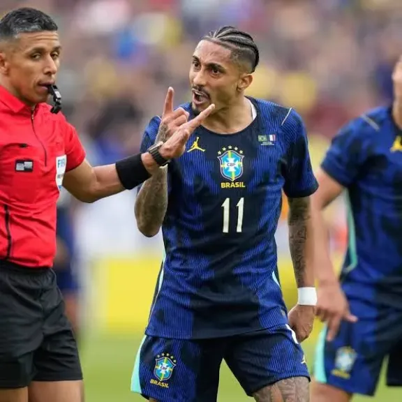 برشلونة في ورطة.. الكشف عن أول تشخيص لإصابة رافينيا مع منتخب البرازيل