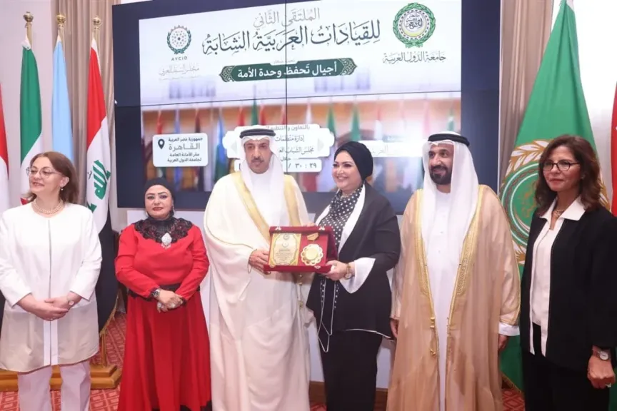 تكريم يسرا وقيادات عربية شابة في ملتقى جامعة الدول العربية بالقاهرة