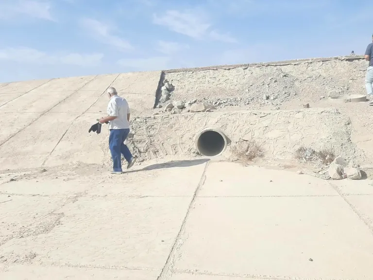 محافظ البحر الأحمر يوجه بتطهير مسارات تصريف مياه الأمطار ومنشآت الحماية بالغردقة