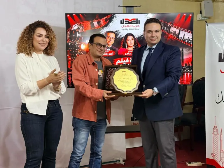 بعد 12 عام من عرضه عالميا... تكريم فيلم ”بتوقيت القاهرة” للمخرج أمير رمسيس بحضور صناعه