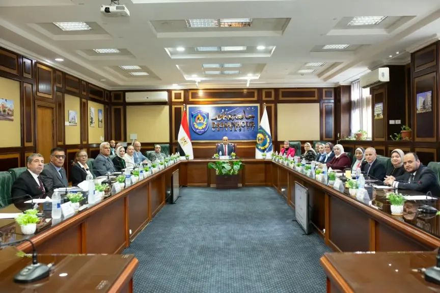 جامعة دمنهور تهنئ الرئيس السيسي بذكرى أكتوبر وتستعرض إنجازاتها