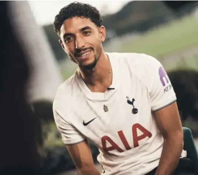 لاعب توتنهام السابق يوجه نصيحة ذهبية لـ عمر مرموش ويكشف عما ينقصه