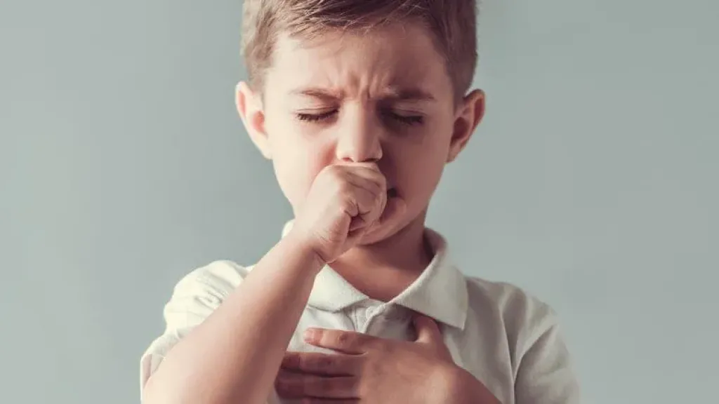 بعد مخاوف انتشاره.. ما هو الخُناق الحنجري وأعراضه عند الأطفال؟