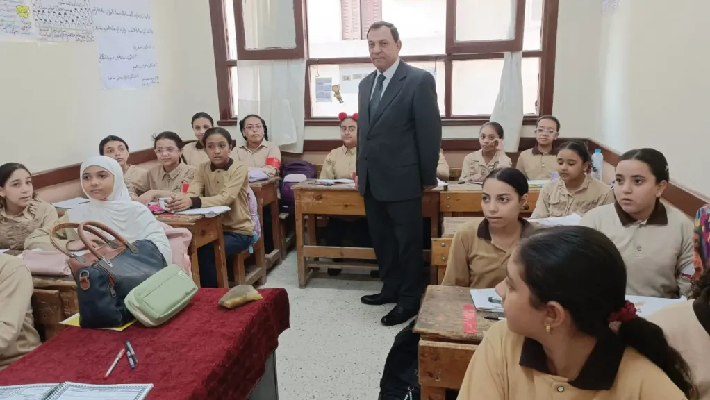 مدرستي السيدة عائشة الابتدائية والتربية الفكرية.. على أجندة مدير تعليم بني سويف اليوم