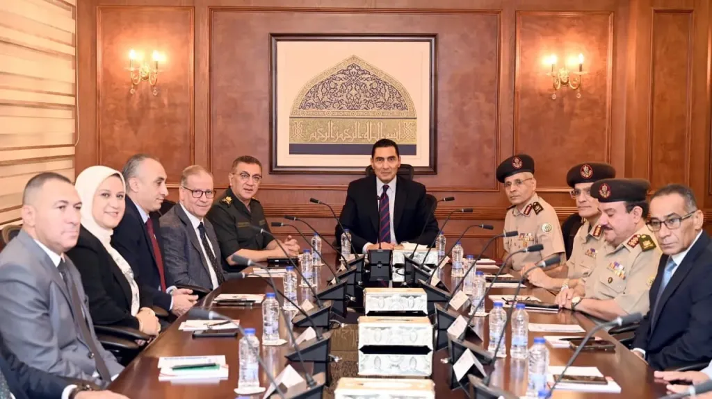 مركز البحوث الطبية والطب التجديدي للقوات المسلحة يستقبل وزير الشباب والرياضة