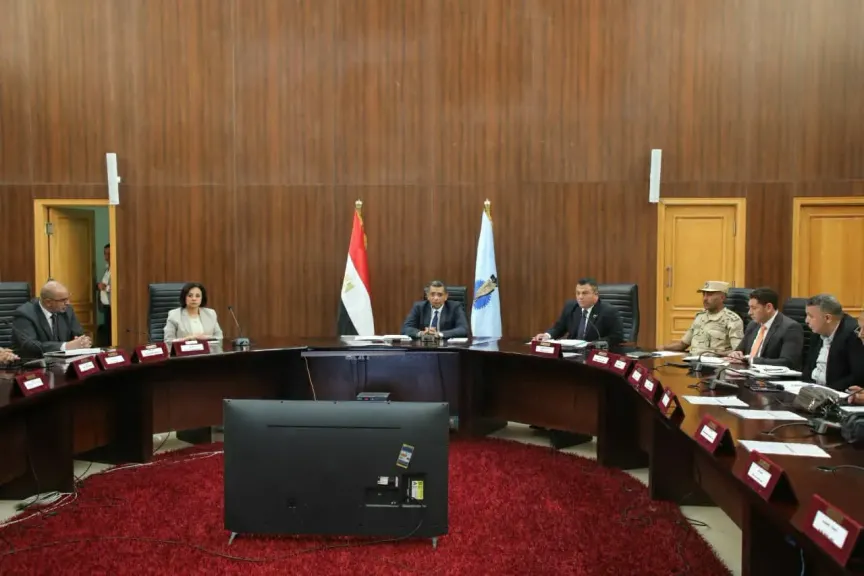 محافظ البحر الأحمر يترأس اجتماع المجلس التنفيذي